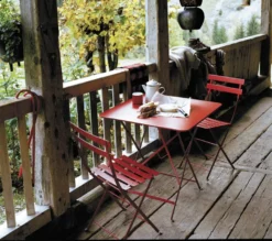 Fermob Bistro Tuintafel 57x57 Chili -Flos Winkel x886x886 0394.jpg.pagespeed.ic .kNPfTNnrfd 1