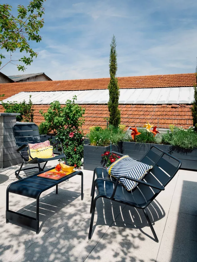 Fermob Luxembourg Schommelstoel Liquorice 2 Fermob Luxembourg Schommelstoel Liquorice - Afbeelding 2