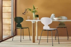 Fritz Hansen Ant Eetkamerstoel Zwart, Essen Lavender Blue -Flos Winkel x886x886 15722ant evergreenlightbeigeolivegreen.jpg.pagespeed.ic .7u2QnV2bis 1