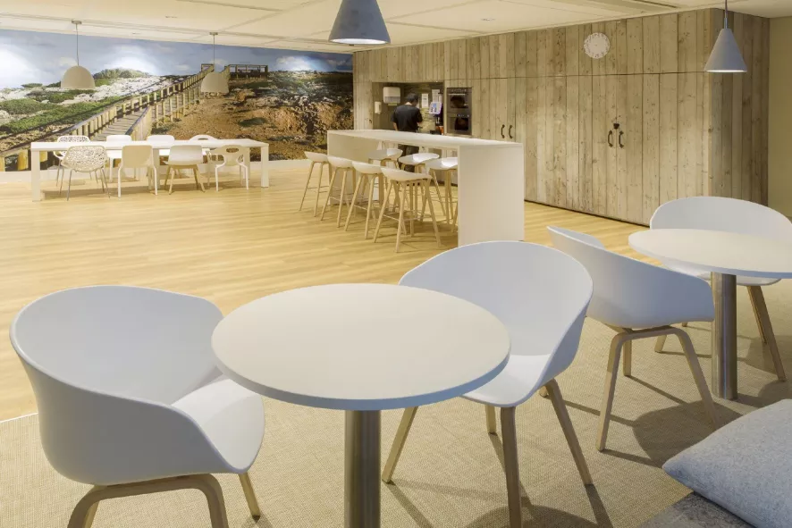 Hay AAC22 Stoel Gezeept Eiken Onderstel Clay 9 Hay AAC22 Stoel Gezeept Eiken Onderstel Clay - Afbeelding 9