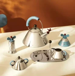 Alessi 9093/1 By Michael Graves Fluitketel Small Geel 10 Alessi 9093/1 By Michael Graves Fluitketel Small Geel -Flos Winkel x886x886 alessi 9093 by michael graves fluitketel small5.jpg.pagespeed.ic .tWCbv0omjf