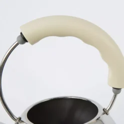 Alessi 9093 Fluitketel Wit -Flos Winkel x886x886 alessi fluitketel detail 2.jpg.pagespeed.ic .LDdPp6pHHJ