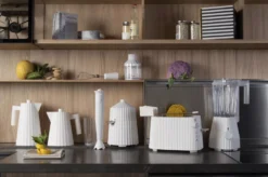 Alessi Plissé Broodrooster Zwart -Flos Winkel x886x886 alessi pliss broodrooster8.jpg.pagespeed.ic .eECWkzGJ A