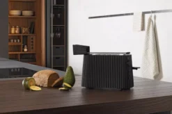 Alessi Plissé Broodrooster Zwart -Flos Winkel x886x886 alessi pliss broodrooster9.jpg.pagespeed.ic .ozQdnxmXEZ