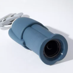 Alessi Alessandro Kurkentrekker Lichtblauw/rood -Flos Winkel x886x886 alessi wijnopener alessandro blauw detail.jpg.pagespeed.ic .g2 xL9gNl0