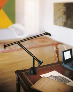 Artemide Tizio Bureaulamp Retrofit Zwart -Flos Winkel x886x886 artemide tizio tafellamp sfeer 4.jpg.pagespeed.ic .TNLheH4BqT