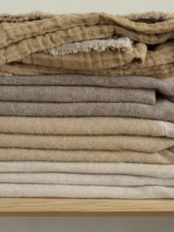 Blomus Double Plaid 130x200 Tan -Flos Winkel x886x886 blomus double plaid 130x2007.jpg.pagespeed.ic .dnaHxJeGFC