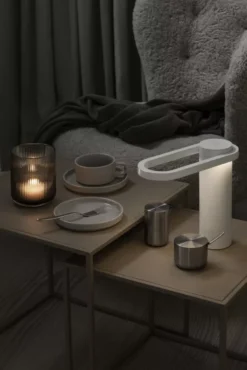 Blomus Hoop Tafellamp LED Oplaadbaar Wit 17 Blomus Hoop Tafellamp LED Oplaadbaar Wit -Flos Winkel x886x886 blomus hoop tafellamp2.jpg.pagespeed.ic .qgLmY1zNXd