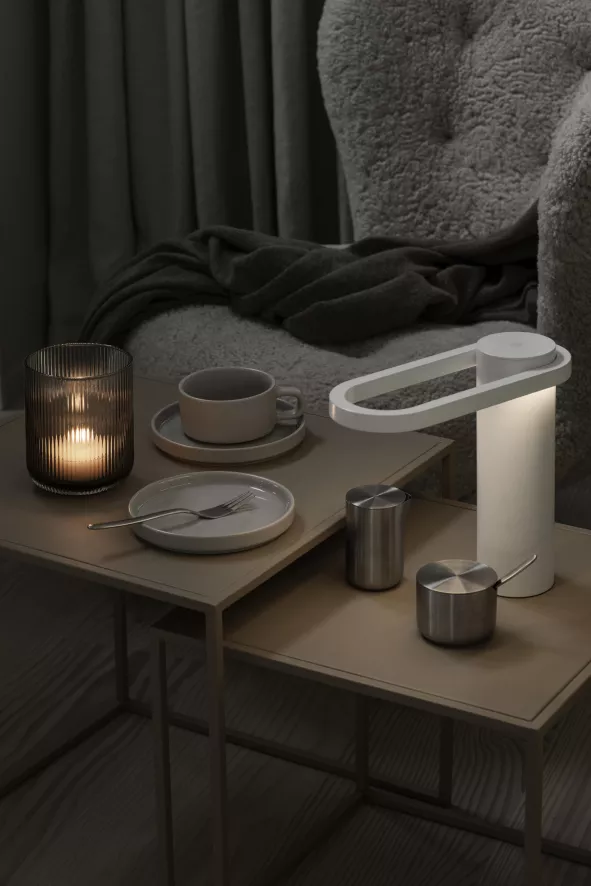 Blomus Hoop Tafellamp LED Oplaadbaar Wit 4 Blomus Hoop Tafellamp LED Oplaadbaar Wit - Afbeelding 4