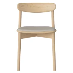 Bolia Merge Eetkamerstoel Met Zitkussen Wit Gepigmenteerd Eiken Revi Beige