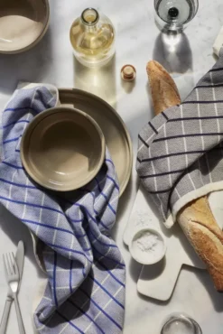 Broste Copenhagen Adam Snijplank 17x30 Grey Marble -Flos Winkel x886x886 broste copenhagen herman keukendoek3.jpg.pagespeed.ic .iDFQkGIkxP