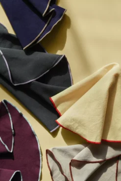 Broste Copenhagen Wilhelmina Servet Light Warm Grey -Flos Winkel x886x886 broste copenhagen wilhelmina servet7.jpg.pagespeed.ic . J6t0P0kBD