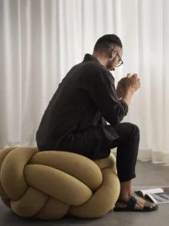 Design House Stockholm Knot Poef Yellow -Flos Winkel x886x886 design house stockholm knot kussen xl8.jpg.pagespeed.ic .pNYoTSPc Y