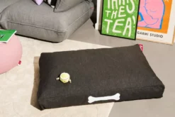 Fatboy Doggielounge Olefin Hondenkussen Large Mist -Flos Winkel x886x886 fatboy doggielounge olefin hondenkussen large3.jpg.pagespeed.ic .iRc2f6i1yw