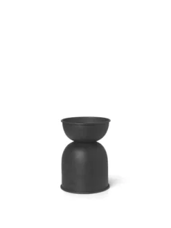 Ferm Living Hourglass Plantenbak Extra Small Black -Flos Winkel x886x886 ferm living hourglass plantenbak extra small2.jpg.pagespeed.ic .OyufrIh8si