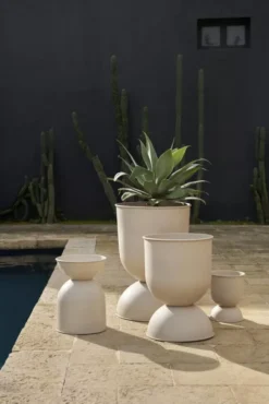 Ferm Living Hourglass Plantenbak Extra Small Black -Flos Winkel x886x886 ferm living hourglass plantenbak extra small5.jpg.pagespeed.ic .Dlj13bwcrD