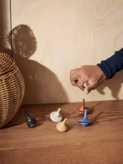 Ferm Living Spin Tops Tol Speelgoed Set Van 5 Multi -Flos Winkel x886x886 ferm living spin tops tol speelgoed set van 5 multi1.jpg.pagespeed.ic .gZlJzQgxHo