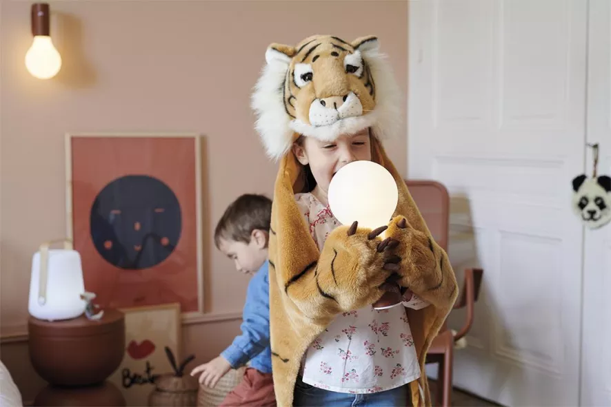 Fermob Luxembourg Schommelstoel Liquorice 8 Fermob Luxembourg Schommelstoel Liquorice - Afbeelding 8