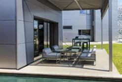 Fermob Bellevie Statafel 140x80 Anthracite -Flos Winkel x886x886 fermob bellevie fauteuil kussen wit3.jpg.pagespeed.ic .5 n8TNO2DJ