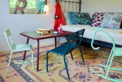 Fermob Luxembourg Kinderbank Red Ochre -Flos Winkel x886x886 fermob luxembourg kinder tuinstoel19.jpg.pagespeed.ic .6vVOVYRZND