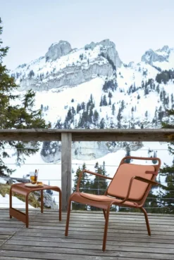 Fermob Luxembourg Voetenbank Black Cherry -Flos Winkel x886x886 fermob luxembourg low fauteuil met armleuning2.jpg.pagespeed.ic .EKYfyKVrAL