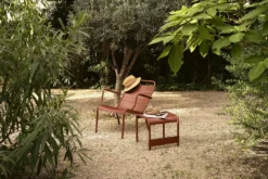 Fermob Luxembourg Voetenbank Black Cherry -Flos Winkel x886x886 fermob luxembourg low fauteuil met armleuning8.jpg.pagespeed.ic .fYbxErZi8S