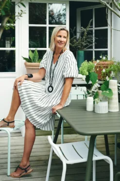 Fermob Luxembourg Kruk Clay Grey -Flos Winkel x886x886 fermob luxembourg tuinstoel zonder rugleuning27.jpg.pagespeed.ic .6pJJm0BJb9