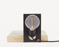 Frama A.M.L. Library Tafellamp -Flos Winkel x886x886 frama aml library tafellamp1.jpg.pagespeed.ic .bjHjqKCluH