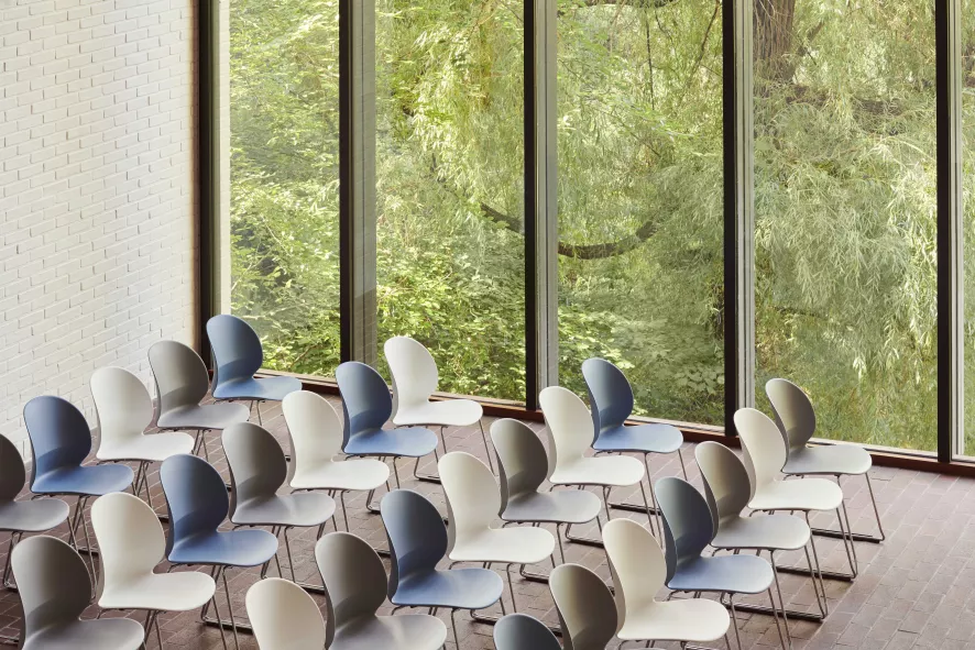 Fritz Hansen NO2 Recycle, NO2-20 Stoel Verchroomd Staal Lichtblauw 3 Fritz Hansen NO2 Recycle, NO2-20 Stoel Verchroomd Staal Lichtblauw - Afbeelding 3