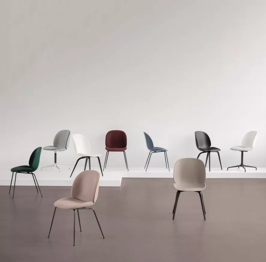 Gubi Beetle Stoel Met Zwart Stalen Onderstel, Alabaster White 3 Gubi Beetle Stoel Met Zwart Stalen Onderstel, Alabaster White - Afbeelding 3