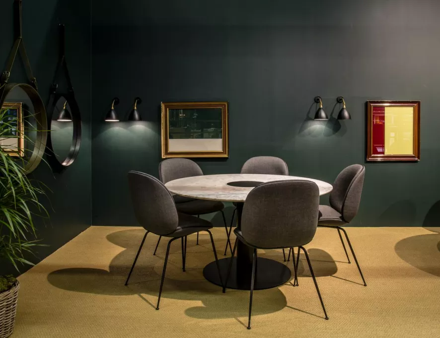 Gubi Beetle Stoel Met Zwart Stalen Onderstel, Alabaster White 9 Gubi Beetle Stoel Met Zwart Stalen Onderstel, Alabaster White - Afbeelding 9