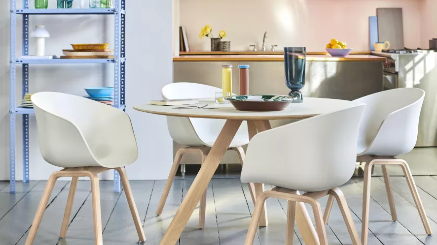 Hay AAC22 Stoel Gezeept Eiken Onderstel Clay 2 Hay AAC22 Stoel Gezeept Eiken Onderstel Clay - Afbeelding 2