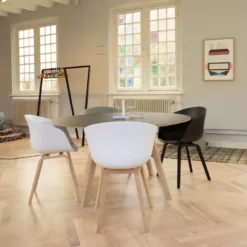 Hay Loop Stand Wardrobe Kapstok Grijs 21 Hay Loop Stand Wardrobe Kapstok Grijs -Flos Winkel x886x886 hay tafel sfeerfoto 2800x2800 1.jpg.pagespeed.ic .12DSQkB2zx