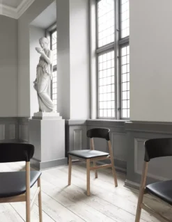 Normann Copenhagen Herit Oak Stoel Spectrum Leer Dusty Green -Flos Winkel x886x886 herit oak stoel26.jpg.pagespeed.ic .tNNaKKnSCV