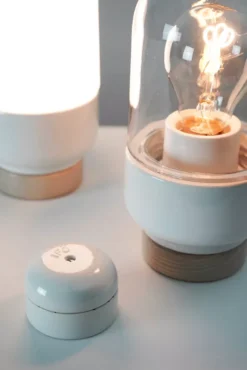 Ifö Electric Ohm 140/190 Tafellamp Ø14 Opaal Zwart -Flos Winkel x886x886 if electric ohm 140 190 tafellamp porselein4.JPG.pagespeed.ic .mjCyF MWCv