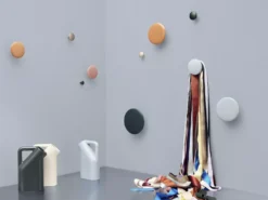 Muuto The Dots Metal Haak Ø3.9 Black -Flos Winkel x886x886 jul 02 muuto org150.jpg.pagespeed.ic .wFSANj88az