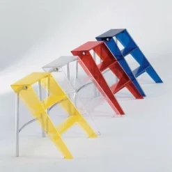 Kartell Upper Keukentrap Blauw -Flos Winkel x886x886 kar 0703072 blw kartell upper sfeer1 600x600.jpg.pagespeed.ic .SEw2XKUDHf