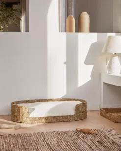 Kave Home Codie Hondenkussen 50x80 -Flos Winkel x886x886 kave home fliicker hondenmand 35x603.jpg.pagespeed.ic .SmV8yYdCNW