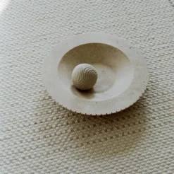 Linie Design Awakened Mind Vloerkleed 140x200 Wit -Flos Winkel x886x886 linie design awakened mind vloerkleed 140x2002.JPG.pagespeed.ic .NYfxUW792S