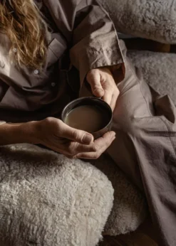 Audo Copenhagen Yana Koffiepot Dark -Flos Winkel x886x886 menu balcony dienblad16.jpg.pagespeed.ic .r8q7k44STy