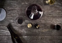 Audo Copenhagen Wine Breather Decanteerkaraf Transparant/staal -Flos Winkel x886x886 menu wine breather karaf10.jpg.pagespeed.ic .s1tqgLlXVq