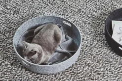 MiaCara Cesto Kattenmand 46 Beton 14 MiaCara Cesto Kattenmand 46 Beton -Flos Winkel x886x886 miacara unica kattenplaid6.jpg.pagespeed.ic .SteEjFCzdt 1