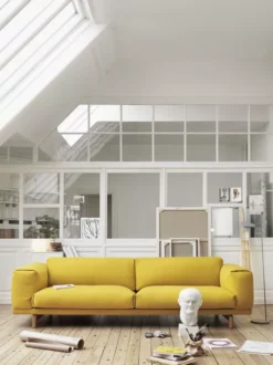 Muuto Rest Bank Tweezitter, Hallingdal 123, Eiken Onderstel -Flos Winkel x886x886 muuto cosy in white tafellamp sfeer.jpg.pagespeed.ic .xFKLovo0gL