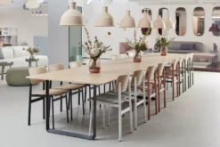 Muuto 70/70 Oak Tafel 170x85 Eiken/zwart -Flos Winkel x886x886 muuto elevated vaas8.jpg.pagespeed.ic .ZS32Q8rn31