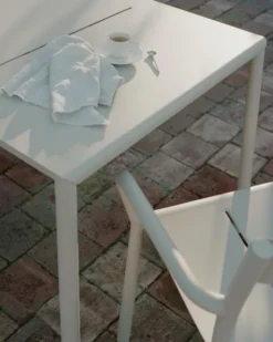 New Works May Tuintafel 85x85 Donkergroen -Flos Winkel x886x886 new works may tuinstoel met armleuningen2.jpg.pagespeed.ic .gSu6K2B9Dn