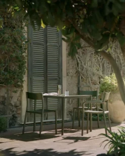 New Works May Tuintafel 85x85 Donkergroen -Flos Winkel x886x886 new works may tuinstoel met armleuningen21.jpg.pagespeed.ic .rTmWMdXZs6