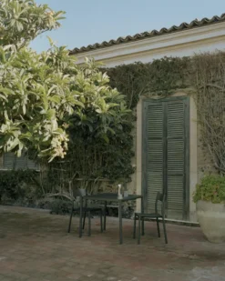 New Works May Tuintafel 85x85 Donkergroen -Flos Winkel x886x886 new works may tuinstoel11.jpg.pagespeed.ic .4Wj55PISxj