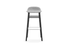 Normann Copenhagen Form Barkruk 75 Gestoffeerd Zwart Eiken Ultra Leather Black -Flos Winkel x886x886 normann copenhagen form barkruk 75 gestoffeerd met eiken onderstel23.jpg.pagespeed.ic .5fS58XqIE0