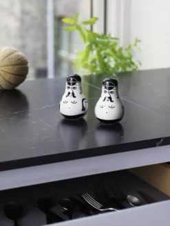 Normann Copenhagen Friends Peper- En Zoutstel -Flos Winkel x886x886 normann copenhagen friends peper en zoutstel10.jpg.pagespeed.ic .MepOxXhJOE