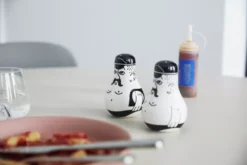 Normann Copenhagen Friends Peper- En Zoutstel -Flos Winkel x886x886 normann copenhagen friends peper en zoutstel8.jpg.pagespeed.ic .D3GJhJgatD